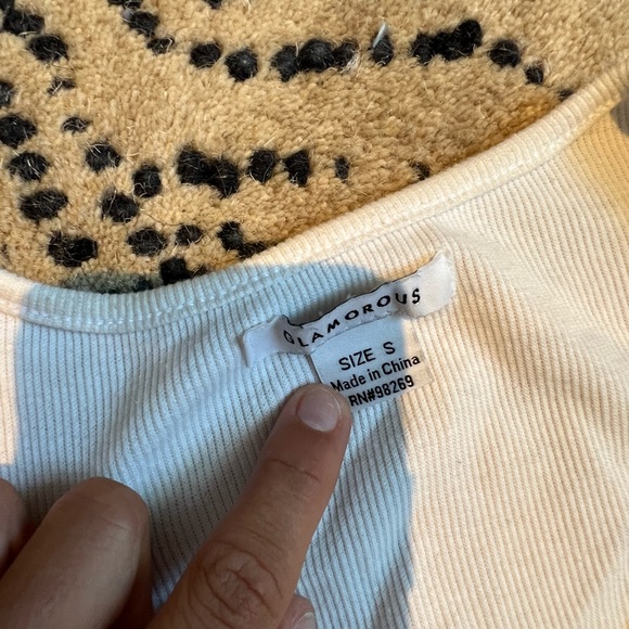 Cute basic buttoned tee - Picture 3 of 3